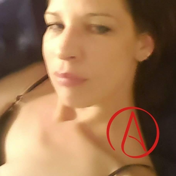 Meet your Posher, Erica - Picture 1 of 1